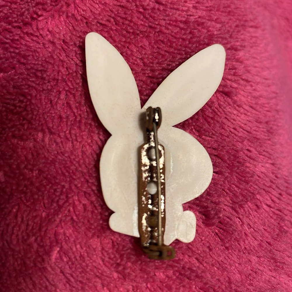 Vintage Playboy Bunny plastic pin - Picture 2 of 2